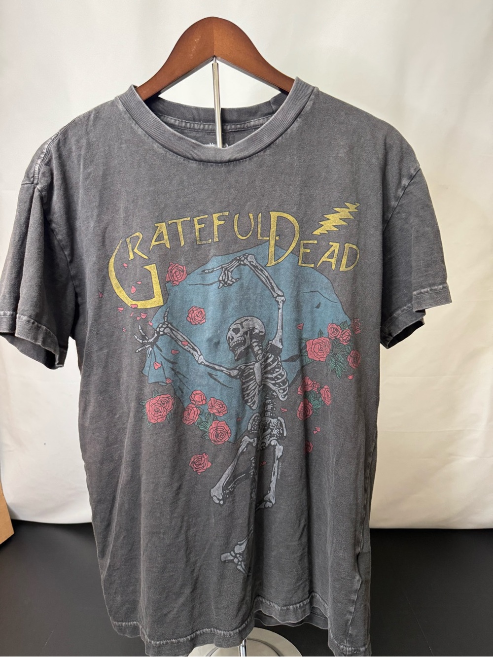 Abercrombie and Fitch- Grateful Dead Graphic Band Tee - Charcoal adult medium